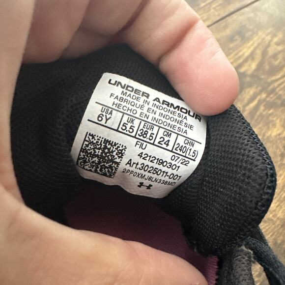 Size 6 Under Armour Big Girls Charged Pursuit 3 Running Shoes Black 3025011-001 - Picture 6 of 7